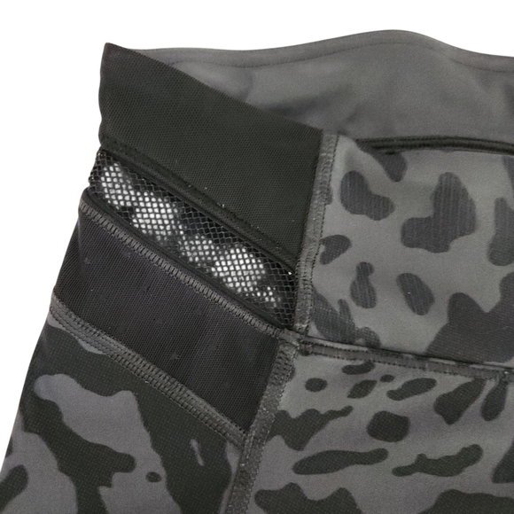 LULULEMON Just Breathe Crop leggings Animal Swirl Deep Coal Light / Black size 6 - Picture 4 of 14